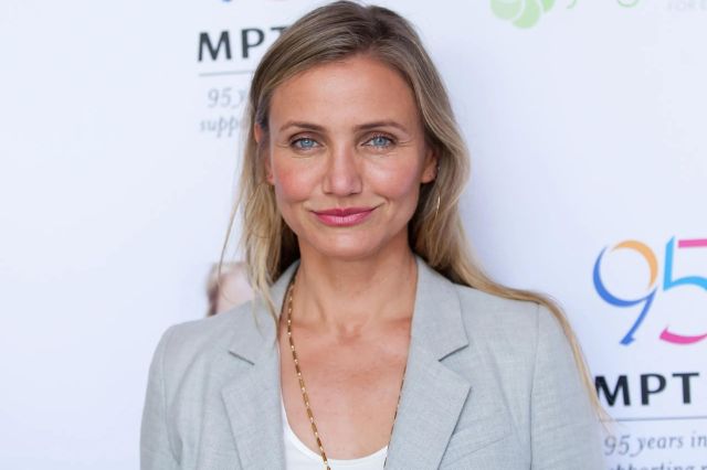 cameron-diaz-sexy-and-hot-bikini-pictures