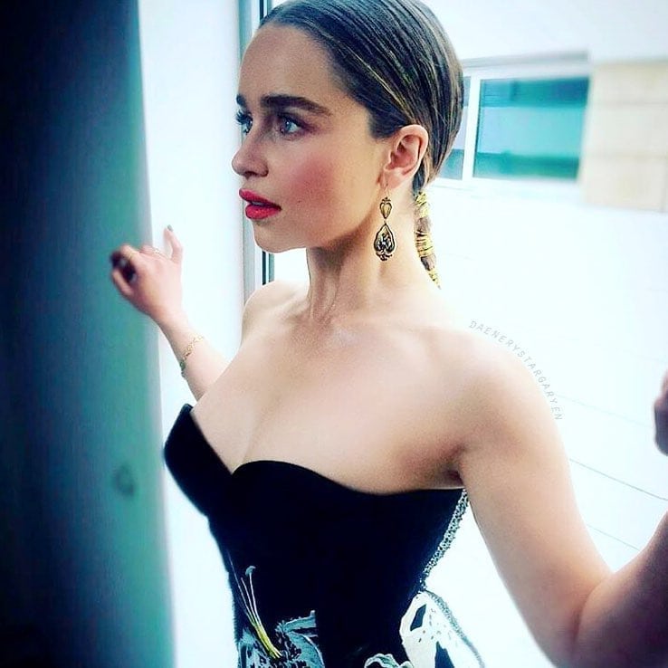 Hot-Photos-of-Emilia-Clarke