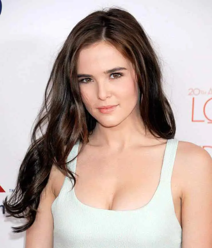 Bikini-Pics-of-Zoey-Deutch