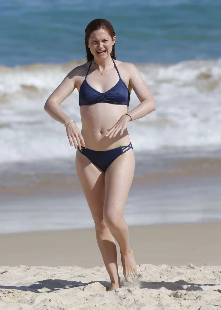 Bonnie-Wright-Swimsuit-Looks
