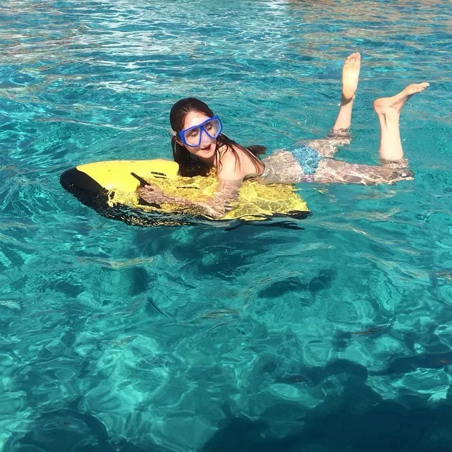 Bonnie-Wright-Swimsuit-Photos