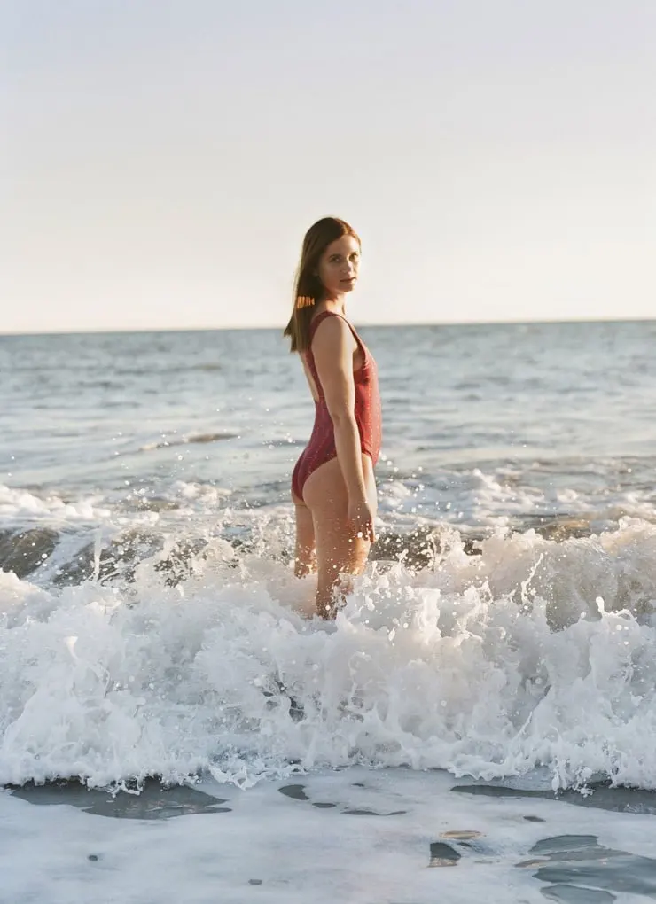 Bonnie-Wright-Swimsuit-Pictures