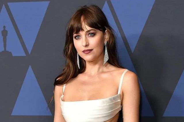 dakota-johnson-sexy-and-hot-bikini-pictures