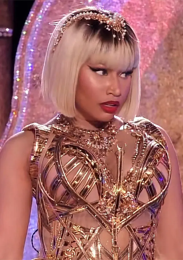 Looks-of-Nicki-Minaj