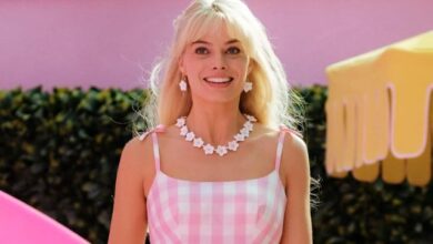 Margot Robbie sexy and hot bikini pictures