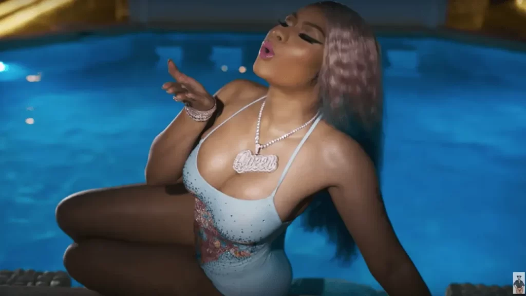 Nicki-Minaj-Bathing-Suit-Pics