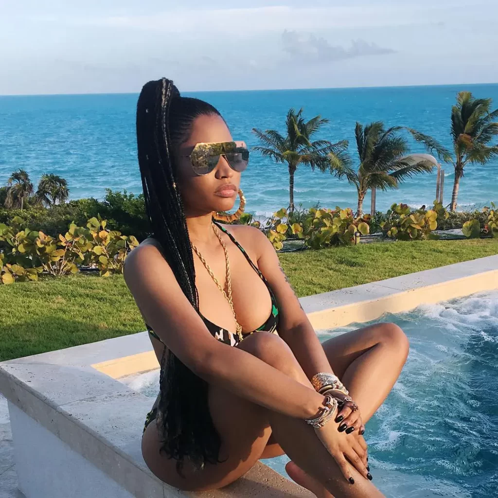 Nicki-Minaj-Swimsuit-Looks