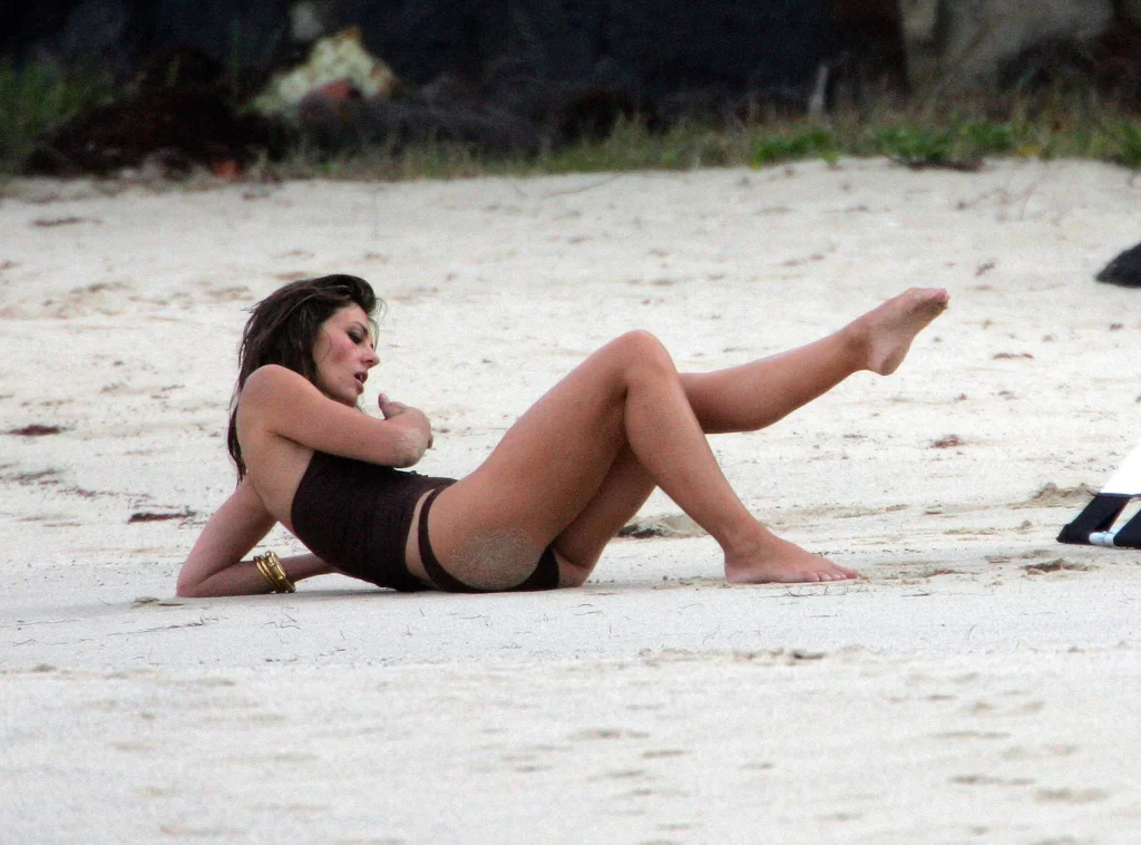 Sexy-Pictures-of-Elizabeth-Hurley