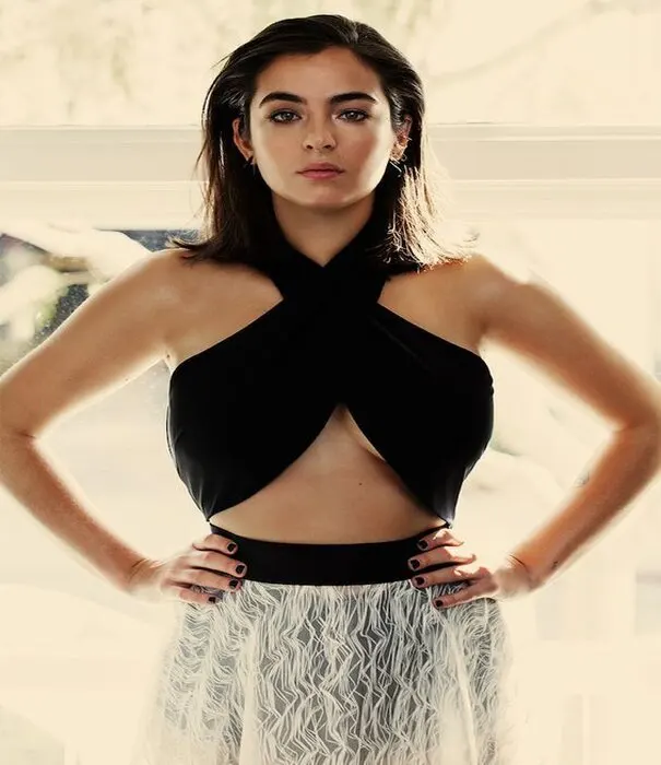 Alanna-Masterson-Bikini-Looks