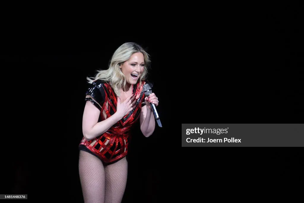 Helene-Fischer-Bikini-Looks