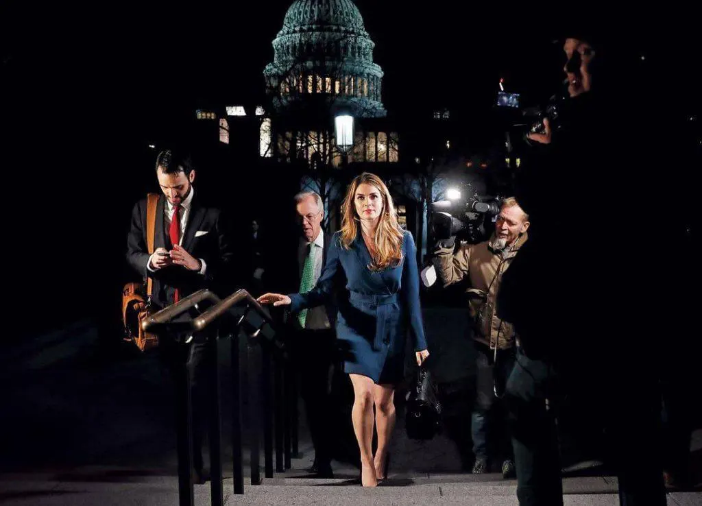 Hope-Hicks-Bikini-Looks