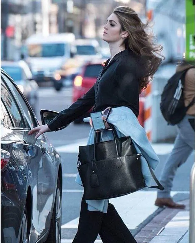 Hope-Hicks-Bikini-Pics