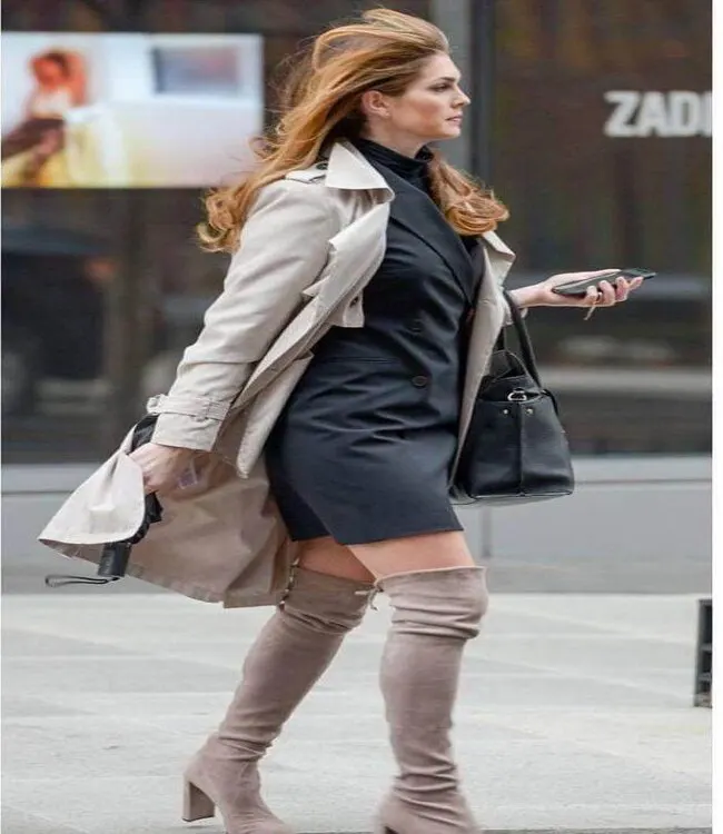 Hope-Hicks-Swimsuit-Photos