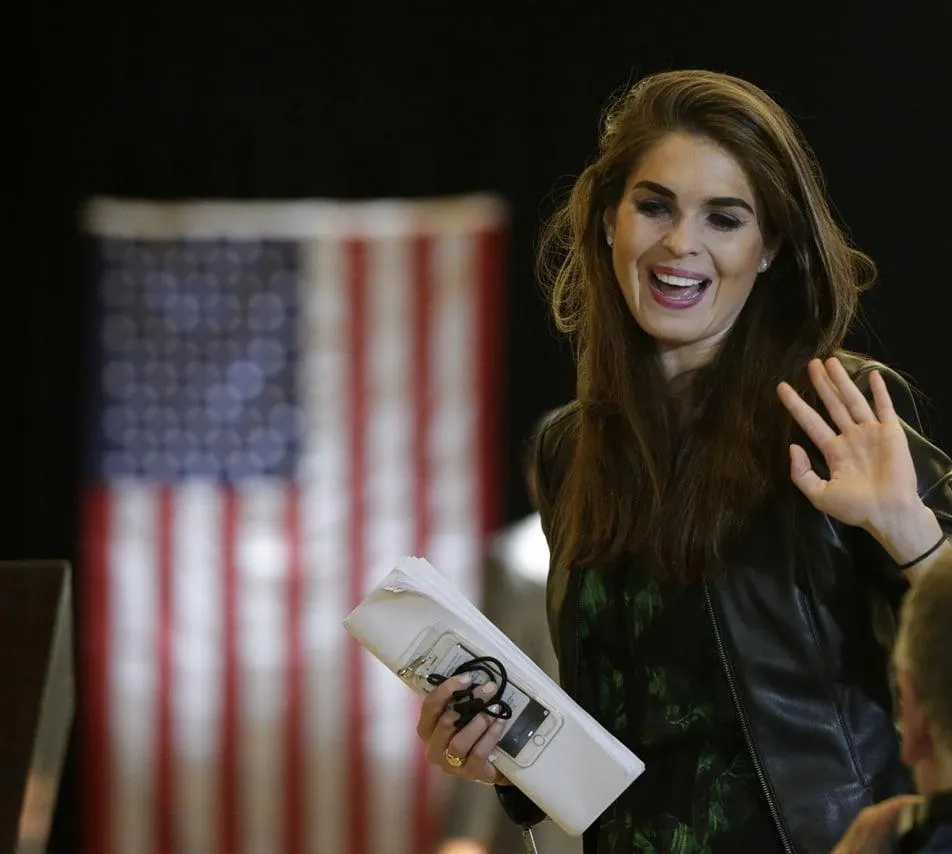 Hot-Looks-of-Hope-Hicks