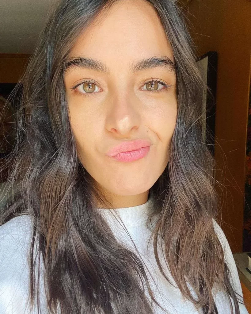 Looks-of-Alanna-Masterson