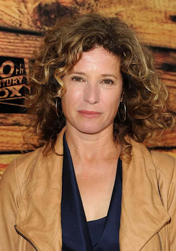 Nancy-Travis-Looks