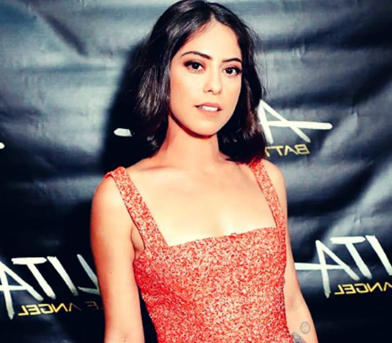 Sexy-Images-of-Rosa-Salazar