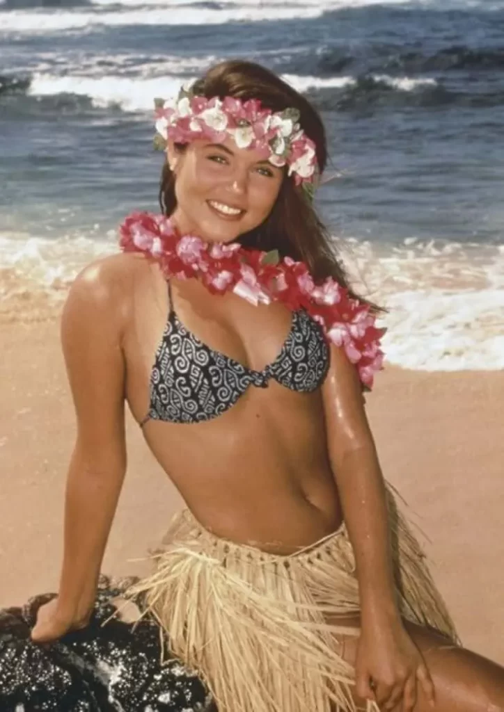 Tiffani-Thiessen-Swimsuit-Pictures