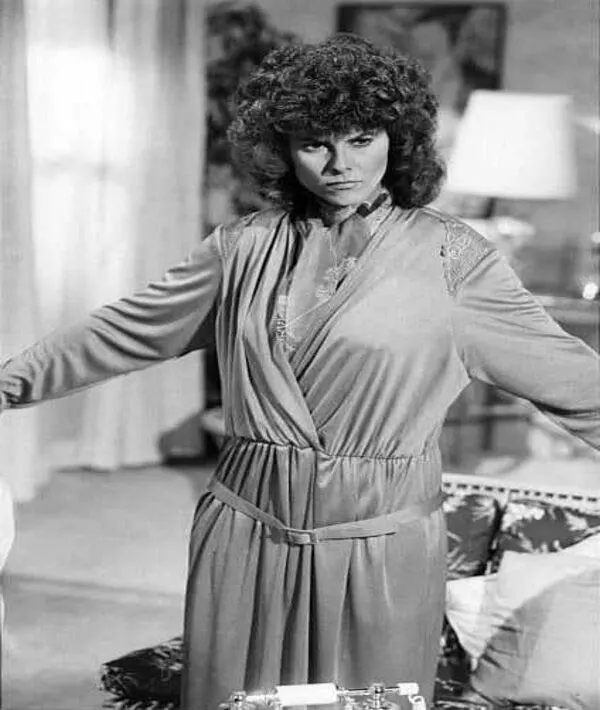 Adrienne-Barbeau-Swimsuit-Images