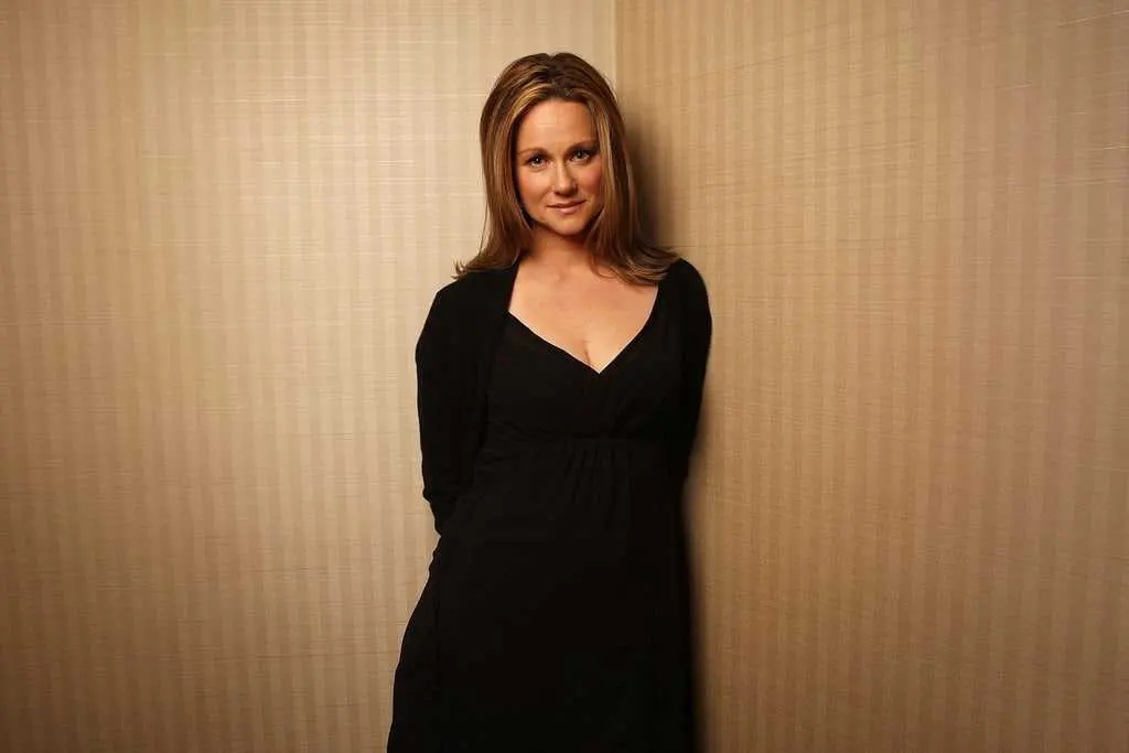 Hot-Looks-of-Laura-Linney