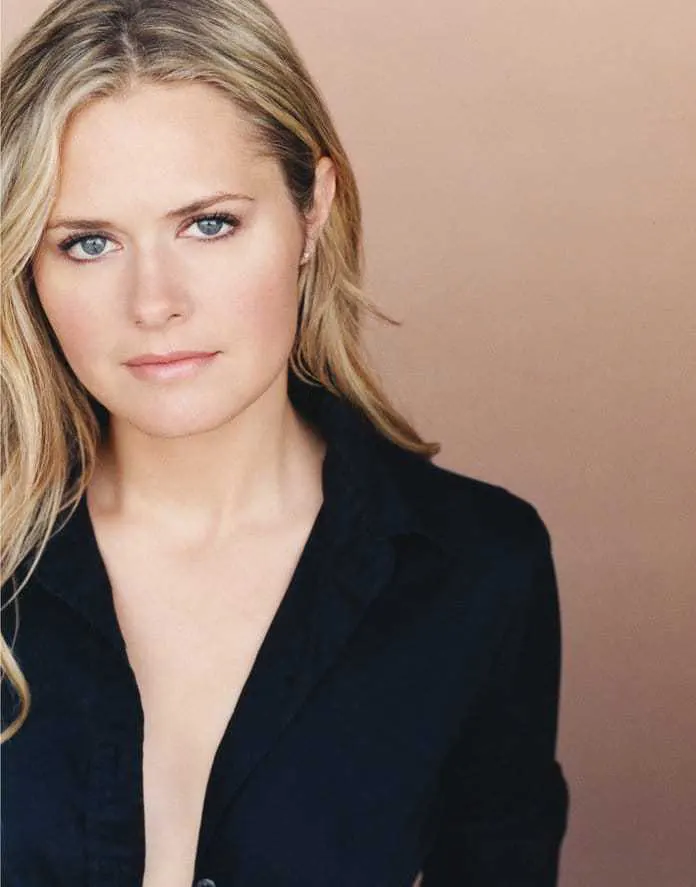 Hot-Looks-of-Maggie-Lawson