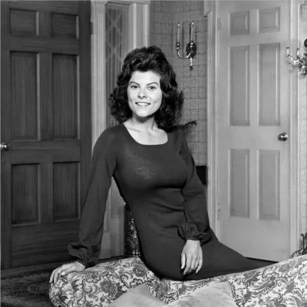 Hot-Photos-of-Adrienne-Barbeau