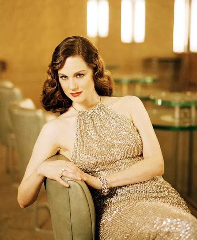 Sexy-Looks-of-Laura-Linney