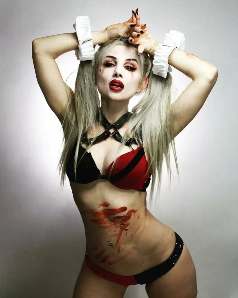 Harley-Quinn-Swimsuit-Photos