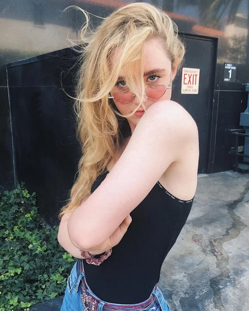 Hot-Pictures-of-Kathryn-Newton